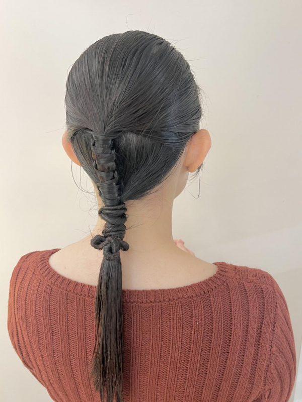 タイトローポニーヘアアレンジ