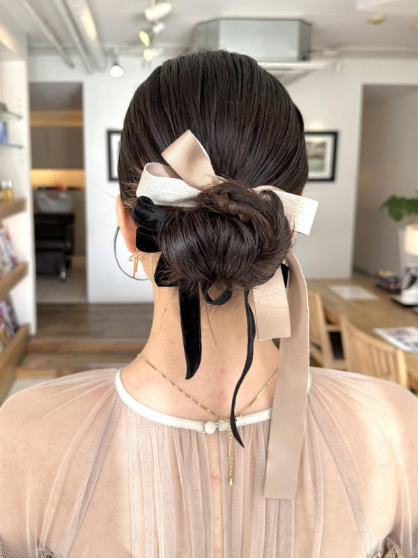 -お呼ばれヘアタイトシニヨンアレンジ-