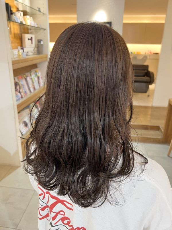 透明感たっぷりオリーブベージュカラー