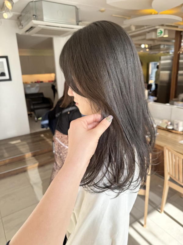 -アッシュグレージュ-