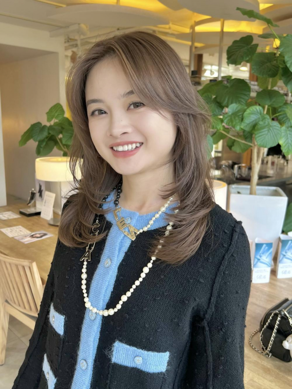 ミディアムレイヤーヘーゼルベージュ【Ayumi】