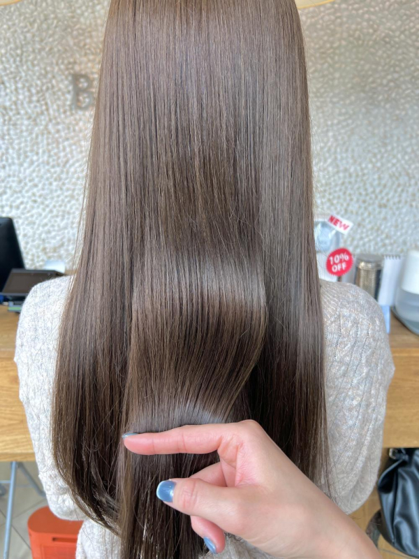 ヘーゼルベージュ艶カラー【Ayumi】｜美容院の最新記事
