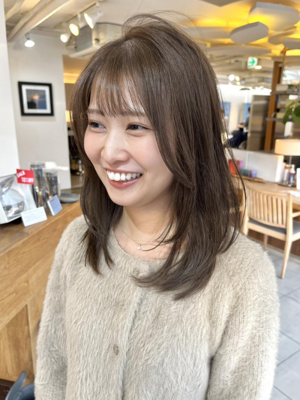 ふんわり抜け感“ミディアムレイヤー”【若月情】