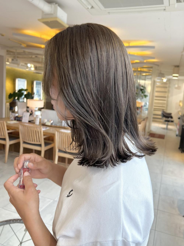 オリーブベージュ外ハネミディアム【Ayumi】