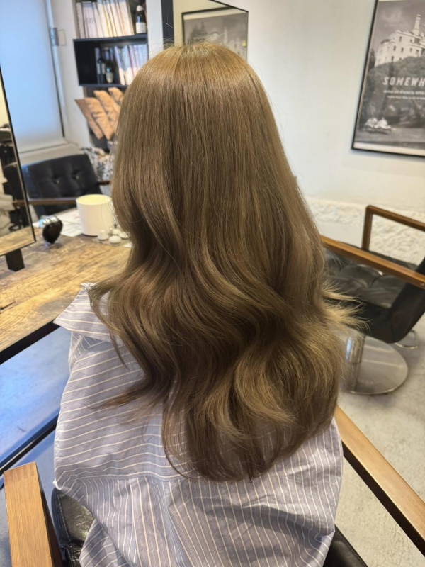 赤みを抑えた柔らかいオリーブベージュ【寺島正貴】