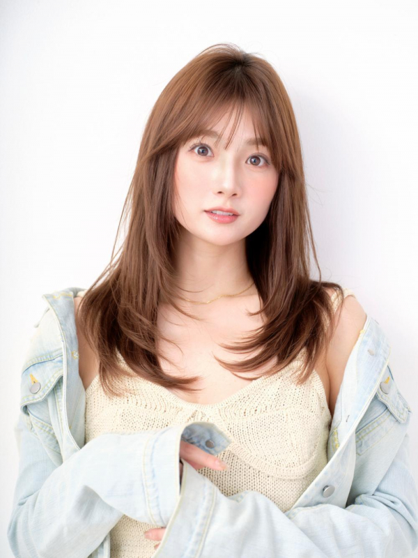 大人可愛い透明感カラーとレイヤースタイル