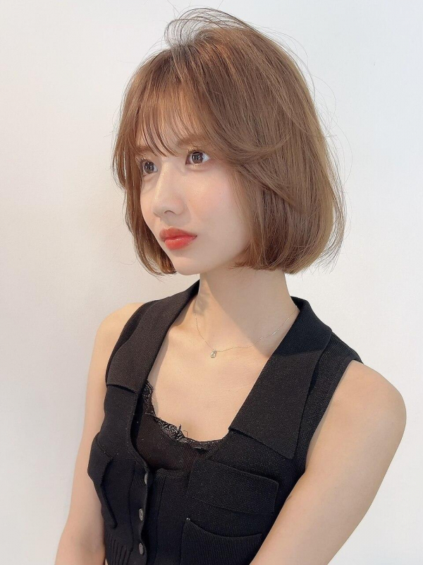 大人ボブ小顔ヘアブリーチなしカラーやわらかベージュ