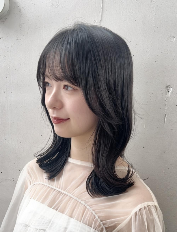 ふんわりくびれミディアムダークグレージュ