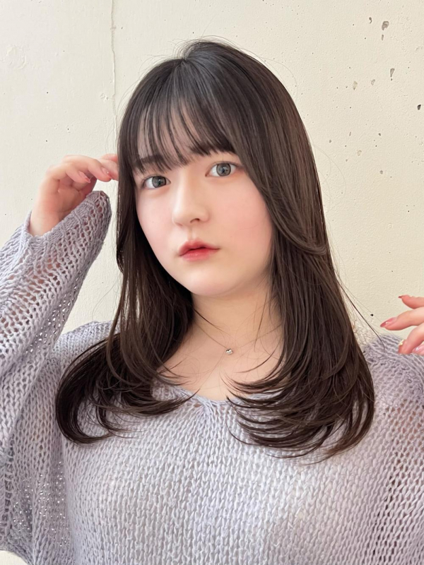 ミディアムレイヤー小顔顔まわりカット