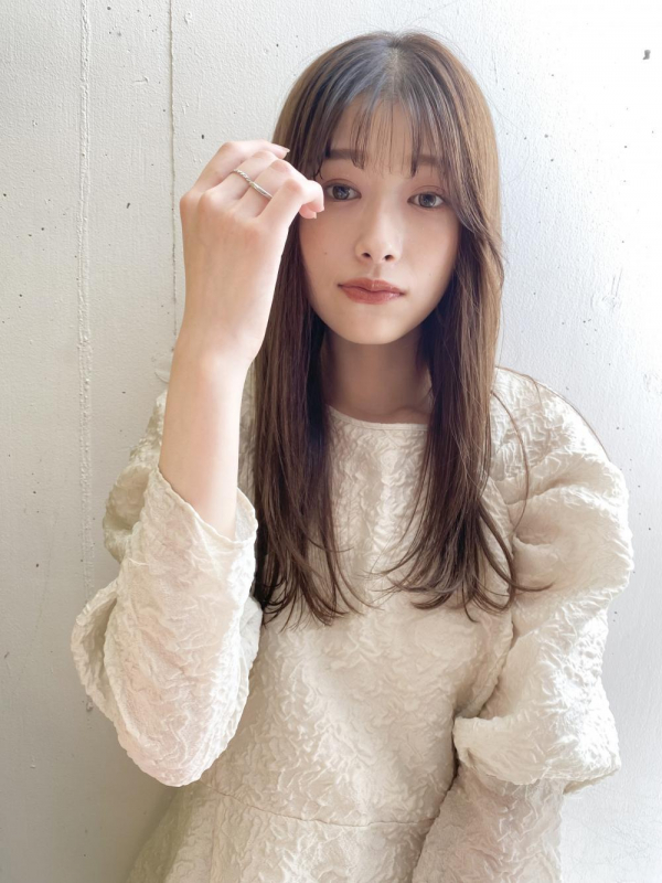 ニュアンス前髪ゆるストレート