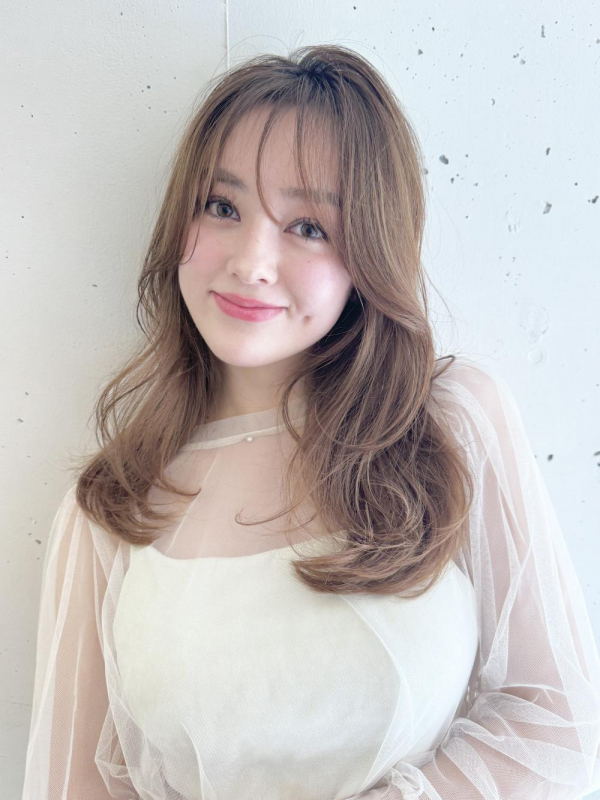 ナチュラルやわらかベージュカラーレイヤーカット