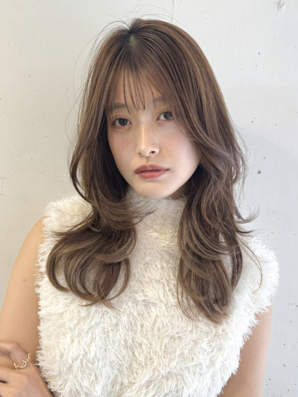 ブリーチなし柔らかマロンベージュロングレイヤーくびれヘア