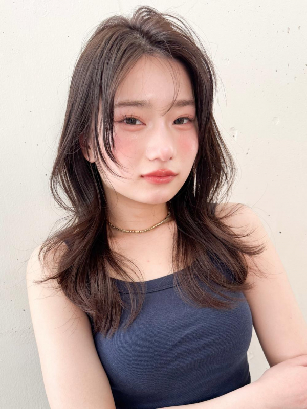 アッシュベージュロングレイヤーかきあげバング