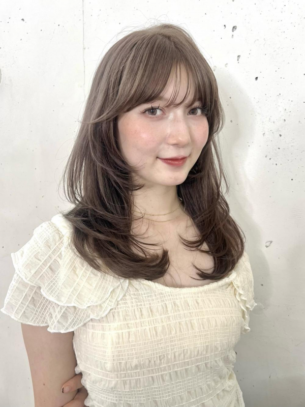 ふわっとミディアムレイヤーヘーゼルベージュ