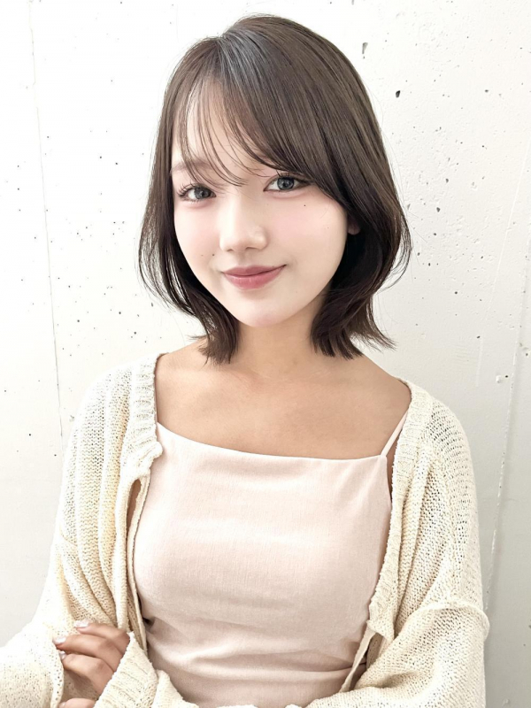 外ハネくびれミディアム