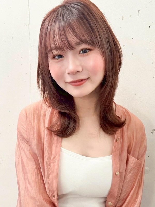 外ハネミディアムレイヤーカット