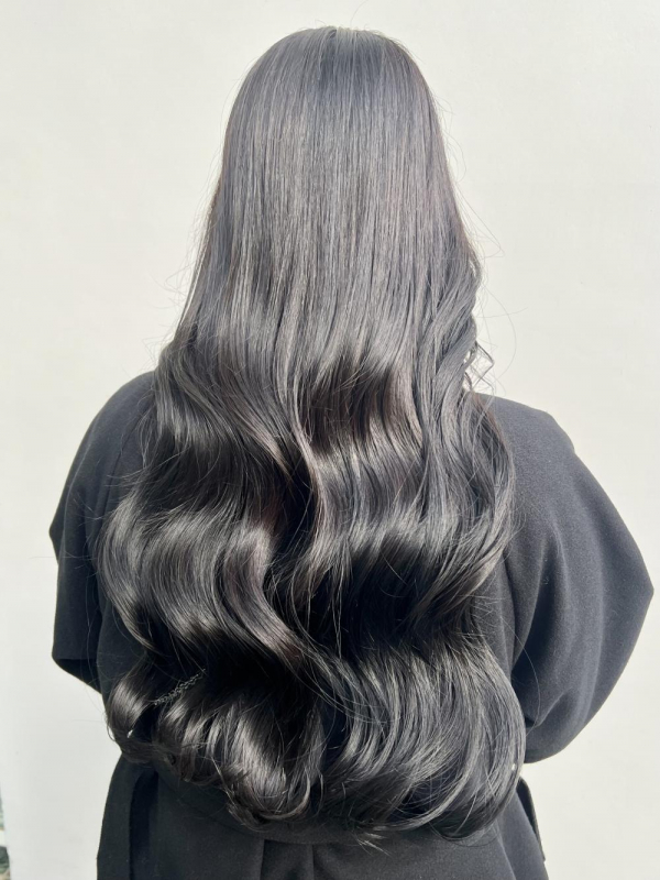 ニュアンスカラーウェーブヘア小顔ヘア