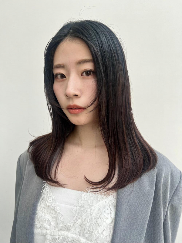 ニュアンスカラーワンカール顔まわりレイヤー