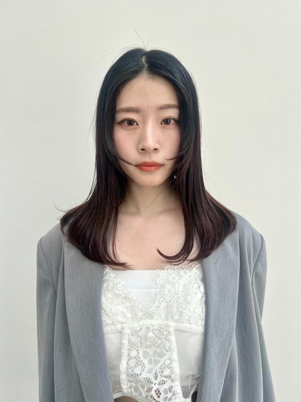 ニュアンスカラーワンカール顔まわりレイヤー