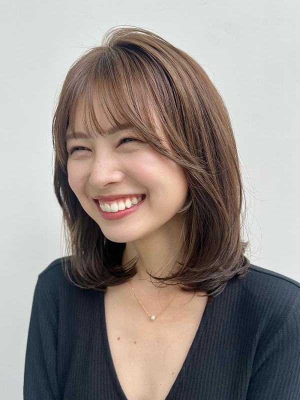 韓国風レイヤーボブ顔まわりレイヤーアッシュベージュカラー
