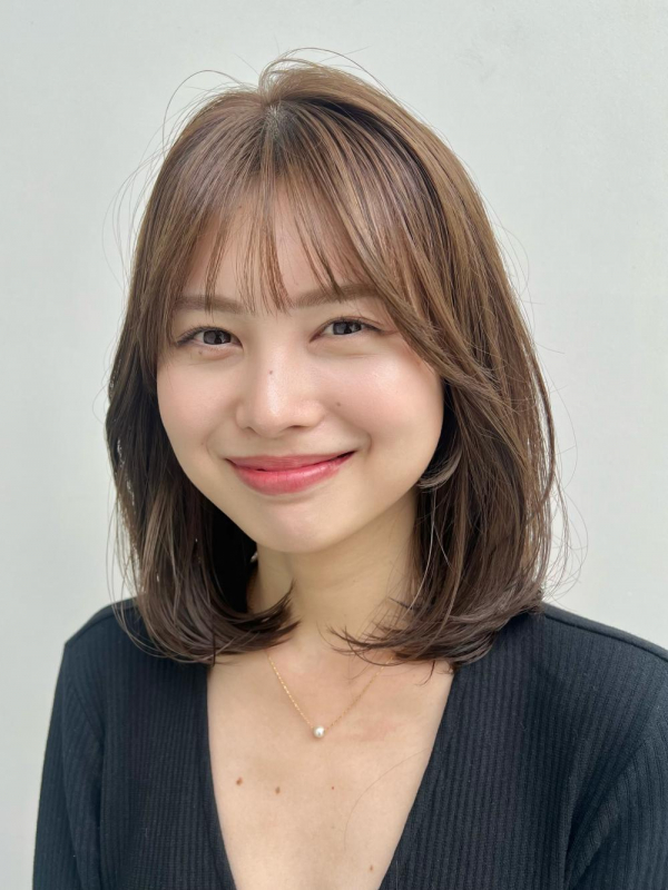韓国風レイヤーボブ顔まわりカットオリーブベージュカラー