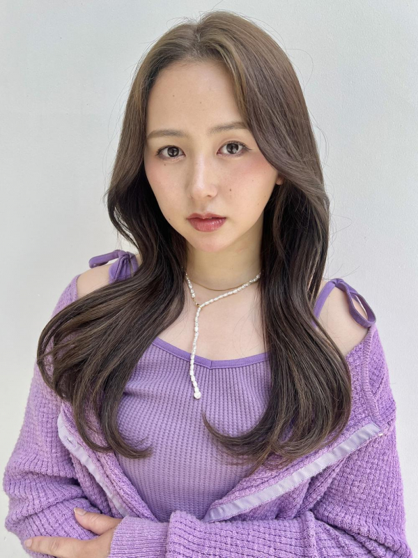 韓国風ニュアンスカラーくびれウェーブヘア