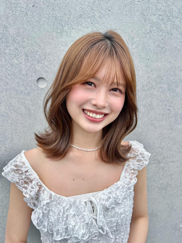 韓国風外ハネレイヤーボブくびれヘア