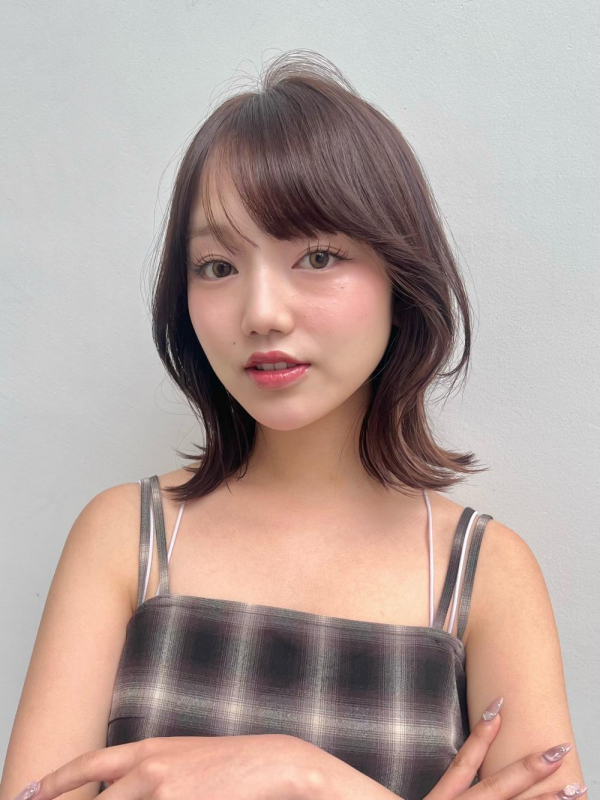 韓国風外ハネレイヤーボブくびれヘア