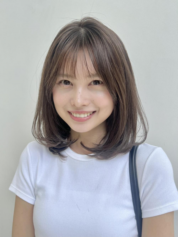 ワンカールレイヤーボブオリーブベージュカラー