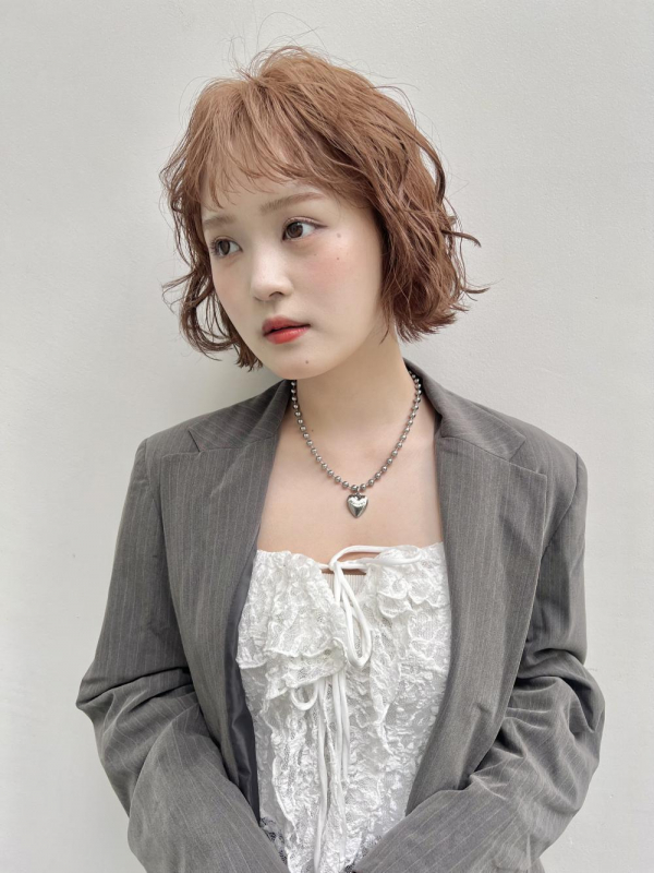 ハイトーンカラーパーマ風小顔ヘアボブ