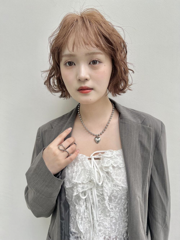 ハイトーンカラー韓国パーマ風小顔ヘアボブ