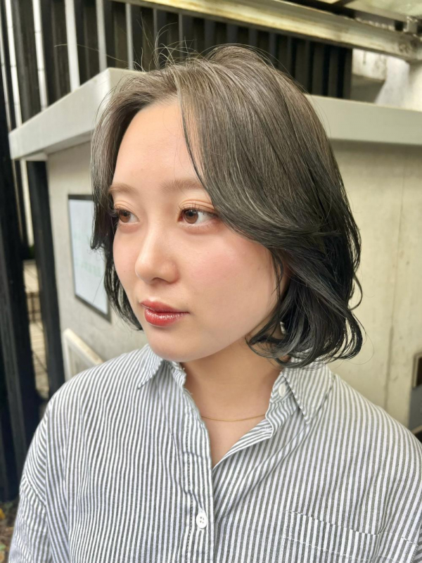 韓国風レイヤーボブオリーブベージュ